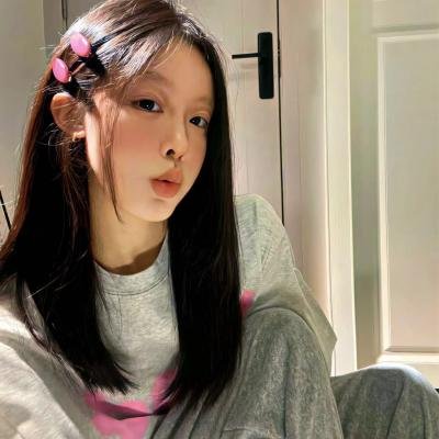 背后的她,眼前的我